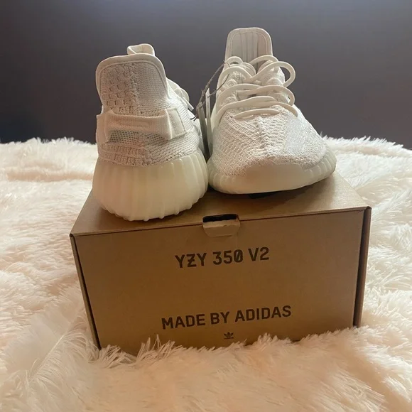 🆕 BNIB Yeezy Boost 350 V2 Bone color size 11 - Picture 4 of 7